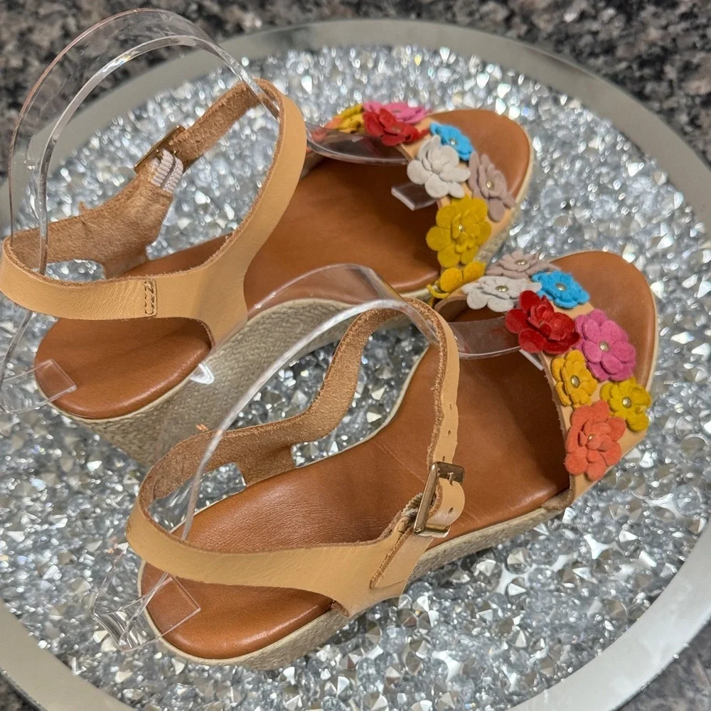 Italian made Floral Embellished leather Wedge natural Sandals EUC 7.5